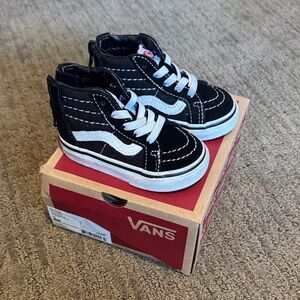Vans Sk8-HI Zip size 4 black and white